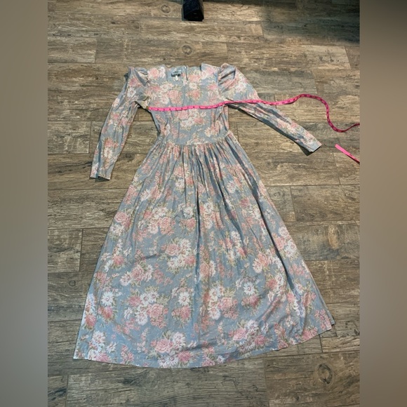 VTG  80s Laura Ashley floral long sleeve midi prairie dress with pockets - Picture 5 of 7